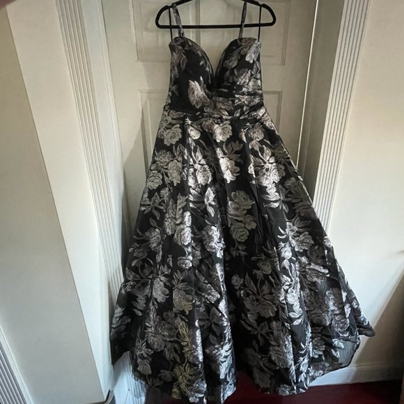 Jovani Black & Silver Floral Print Gown - US 14 - Picture 5 of 14